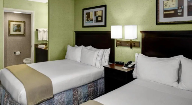 Четырёхместный номер Standard Holiday Inn Express Hotel & Suites Atlanta Buckhead by IHG