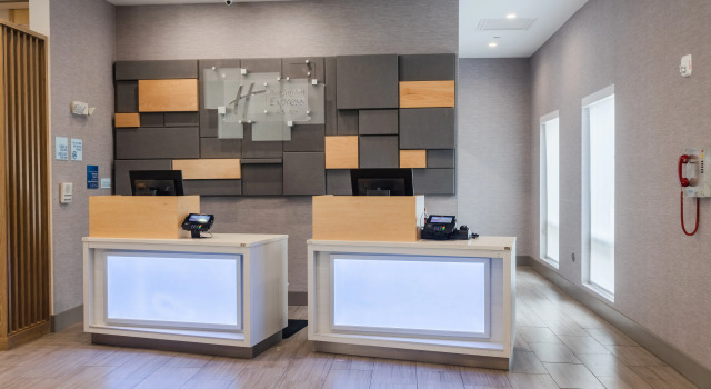 Holiday Inn Express & Suites Columbia Downtown The Vista by IHG, Забронировать Отель Отели Колумбии с завтраком, рядом с Католическая церковь Святого Петра, Завтраки