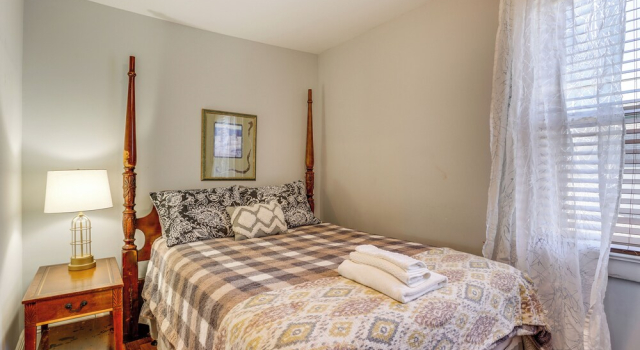 Коттедж Spacious Home ~ 4 Blocks to Asbury Park Beach!