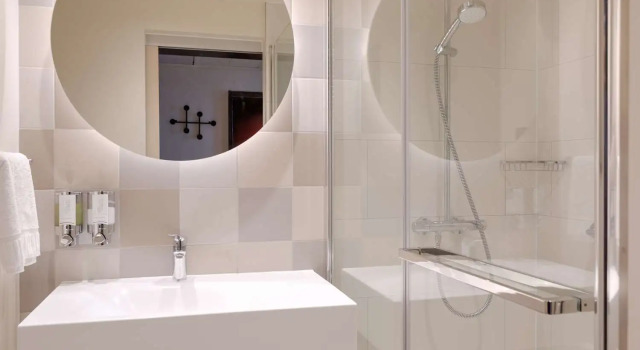 Номер Standard Hampton by Hilton Ashford International