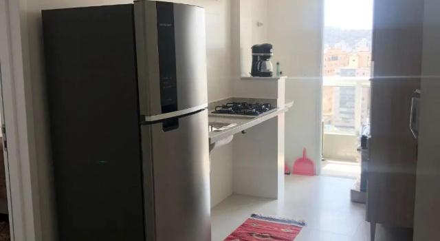 Apartamento 1 dormitório no Boqueirão com Piscina, 50 metros da Praia