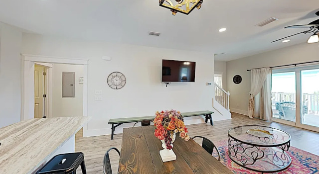 New Listing! Lagoon-front W/ Pool, Deck 2 Bedroom Townhouse, Varaa Lomakoti Huvilat kohteessa Alabama, Villa
