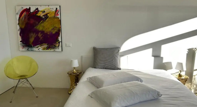 Artelago-Rose studio lake view