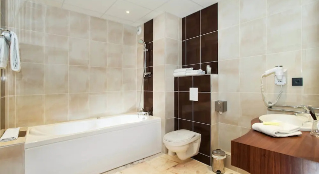 Трёхместный номер Premium Brit Hotel Tours Sud   Le Cheops
