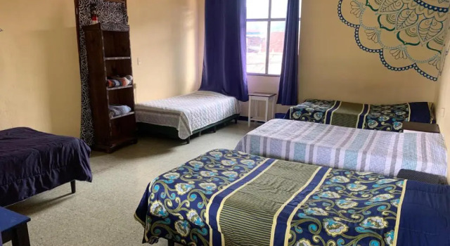 Кровать в общем номере Kasa Kiwi Hostel & Travel Agency