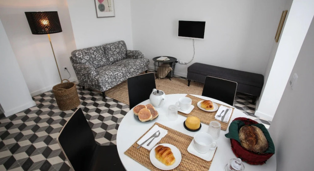 Семейный люкс с 2 комнатами с видом на сад Place Of Moments Urban-Suites