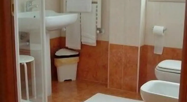 Трёхместный номер Economy с балконом Hotel GF