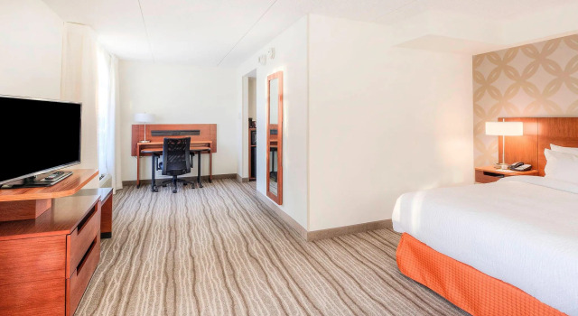 Двухместный люкс Fairfield Inn & Suites by Marriott Winston-Salem Downtown