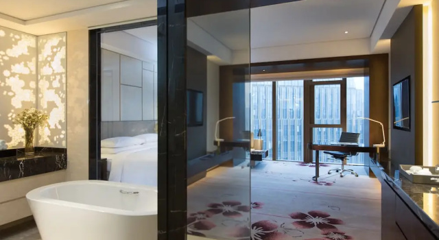 Двухместный номер Standard с видом на сад Renaissance Nanjing Olympic Centre Hotel