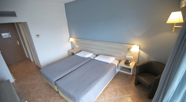 Двухместный номер Standard с балконом и с видом на город Oceanis Hotel