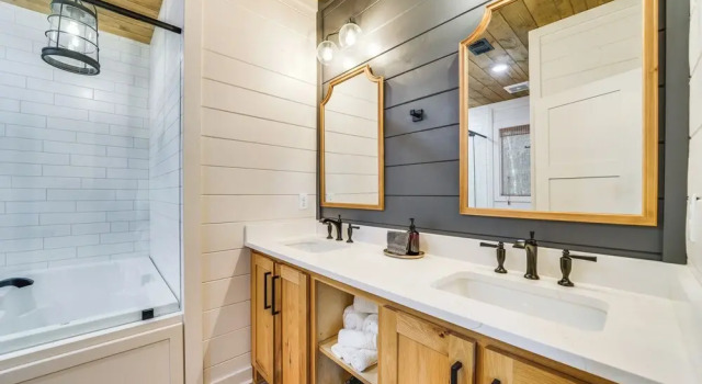 Коттедж Chic Forest Hideaway in Broken Bow w/ Hot Tub