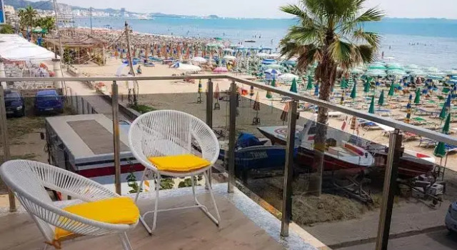 Четырёхместный номер Standard с видом на море Vila One Beach Hotel