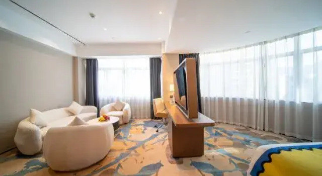 Люкс c 1 комнатой Rezen Longhh Hotel (Zhaoqing Seven Star Cave Sports Center)