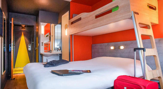 Трёхместный номер Standard ibis budget Saint Lô