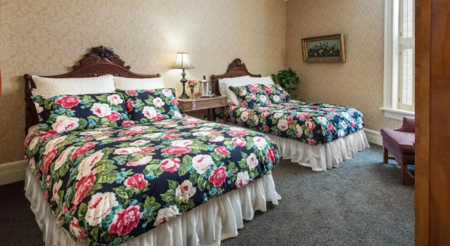 Четырёхместный номер Standard Washington House Inn