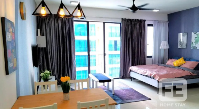 Netflix Wifi Trefoil Homestay Setia Alam FE Studo for 2 pax