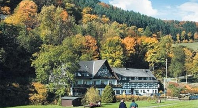 Tommes Gästehaus Zur Mühle, Забронировать Отель Шмалленберг Северный Рейн-Вестфалия