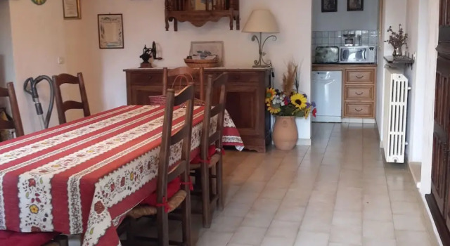 Snug Farmhouse in Provence-alpes-riviera With Swimming Pool, Prenota Hotel Seguret Valchiusa