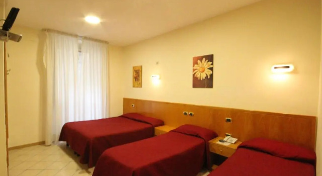 Четырёхместный номер Standard Hotel Zara Napoli
