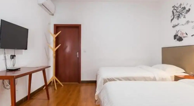 Двухместный номер Deluxe Floral Hotel Dianhu Holiday Shanghai