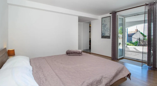 Amazing Apartment in Jadranovo With Wifi and 1 Bedrooms, Забронировать Апартаменты/квартира Отели Приморско-Горанской жупания с парковкой, Парковка
