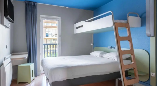 Четырёхместный семейный номер Standard ibis budget Caen Hérouville