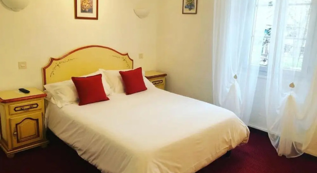 Одноместный номер Standard с балконом Hotel des Colonnes