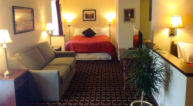 Семейный люкс Colonial Inn Ellsworth