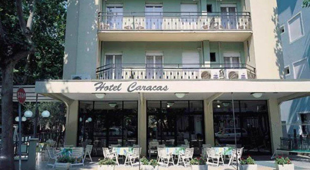 Hotel Caracas, Забронировать Отель Отели Каттолики с бассейном, рядом с Аквариум Le Navi, Бассейн