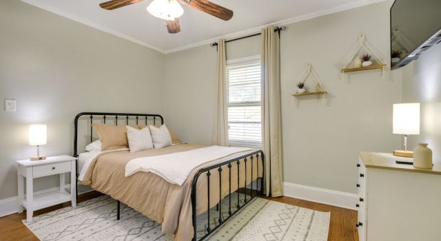 Коттедж Fayetteville Vacation Rental - 1 Mi to Downtown!