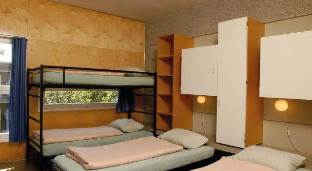 Кровать в общем номере Lausanne Youth Hostel Jeunotel