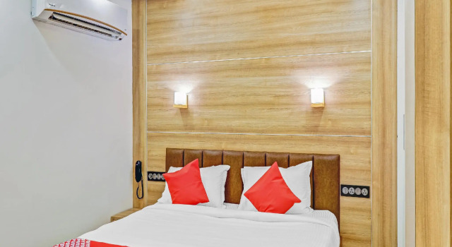 OYO 63739 La Hotera, Rezerwuj Hotel Hotele w Andhra Pradesh z parkingiem, Parking