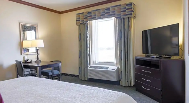 Четырёхместная студия Hampton Inn Alice