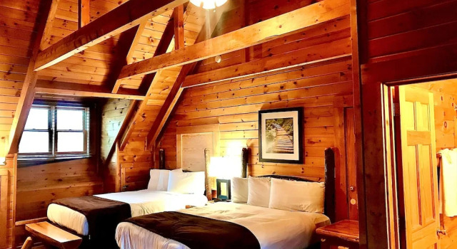 Четырёхместный номер Standard с балконом Mountain Top Inn and Resort
