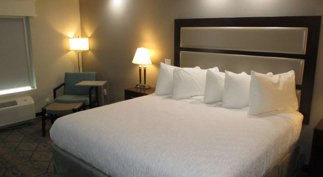 Best Western Plus Mcpherson, Boek Hotel Hotels in McPherson met parkeren, Parkeren