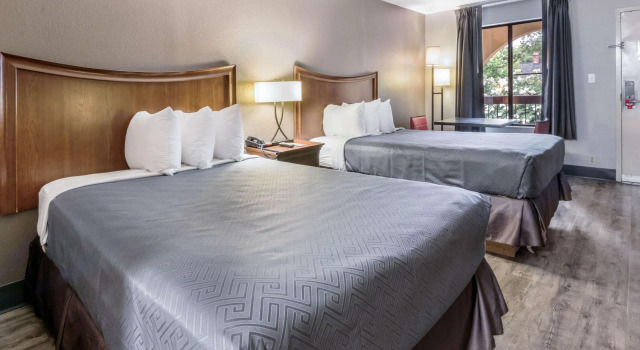 Standard Vierer Zimmer Econo Lodge