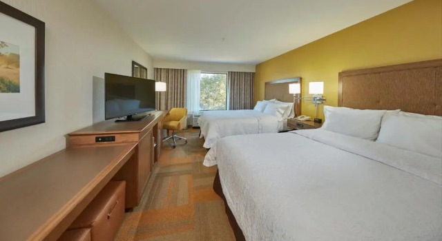 Четырёхместный номер Standard с видом на реку Hampton Inn & Suites Hood River