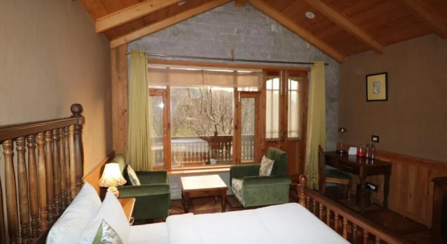 Двухместный номер Deluxe с балконом ShivAdya Boutique Stay Near Manali Quiet Naggar Side Retreat