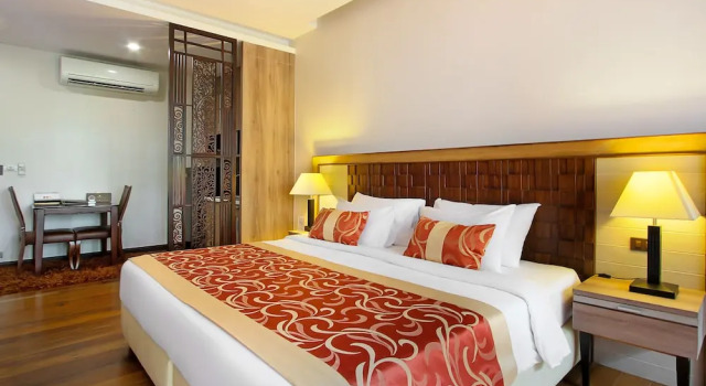 Двухместный номер Premier с балконом Rimnaam Klangchan Hotel - SHA Plus