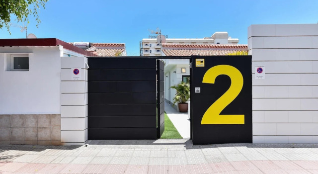 Cozy bungalow for 6 in Playa del Inglés GD04 by VillaGranCanaria, Забронировать Отель Отели Плайя дель Инглес с парковкой, рядом с Экуменический храм Эль-Сальвадор, Парковка