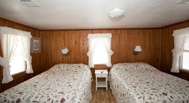 Четырёхместный номер Superior с балконом Outer Banks Motel