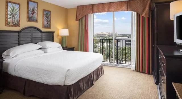 Двухместный люкс with Bathtub Mobility/Hearing Access Embassy Suites by Hilton Fort Lauderdale 17th Street