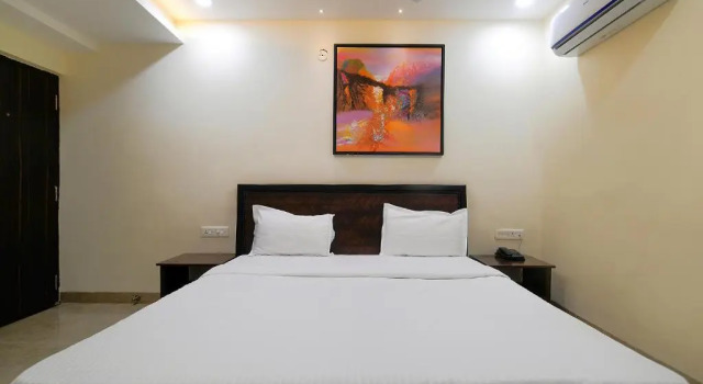 Номер Deluxe FabHotel Imperial Regency