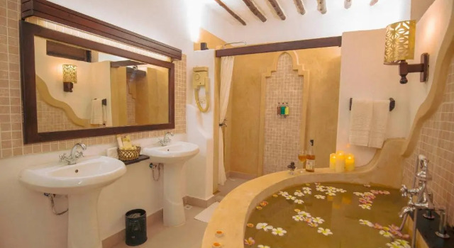 Полулюкс Отель Zanzibar Beach Resort