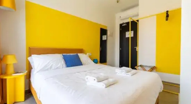 Номер Economy Yellowsquare Athens