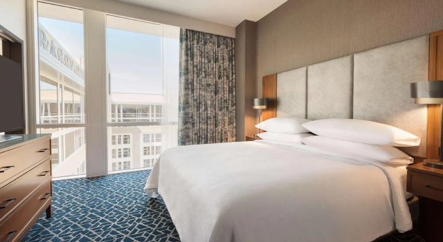 Двухместный люкс с 2 комнатами Embassy Suites by Hilton Denton Convention Center