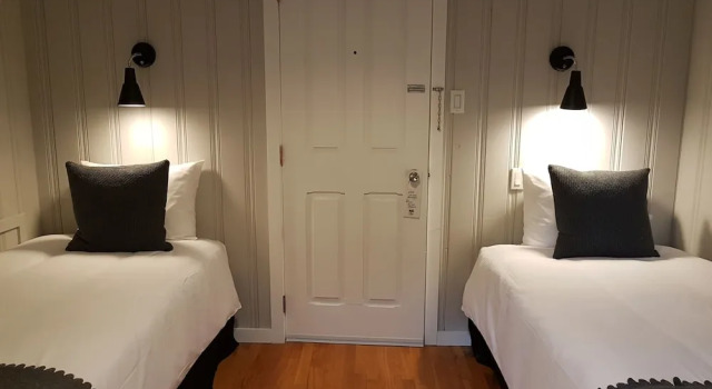 Hotel Far Hills
