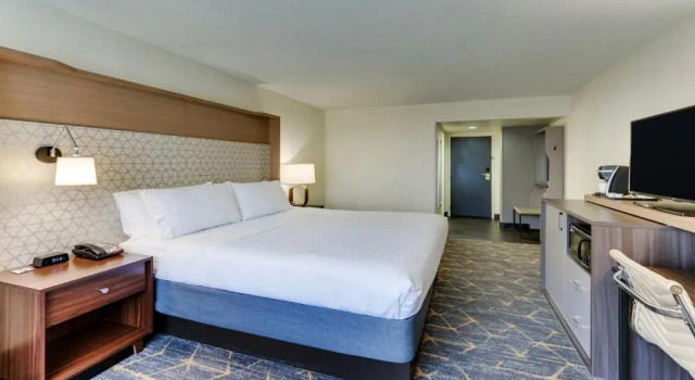 Номер Standard с видом на поле для гольфа Holiday Inn Staunton Conference Center by IHG