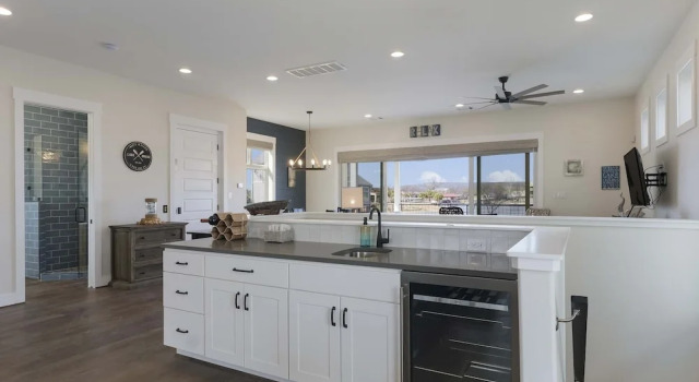 Коттедж Modern Kingsland Lake Front House w/ Heated Pool!