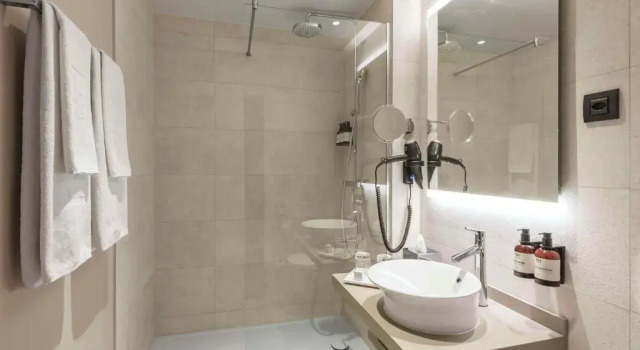 Двухместный номер Superior NH Geneva Airport Hotel
